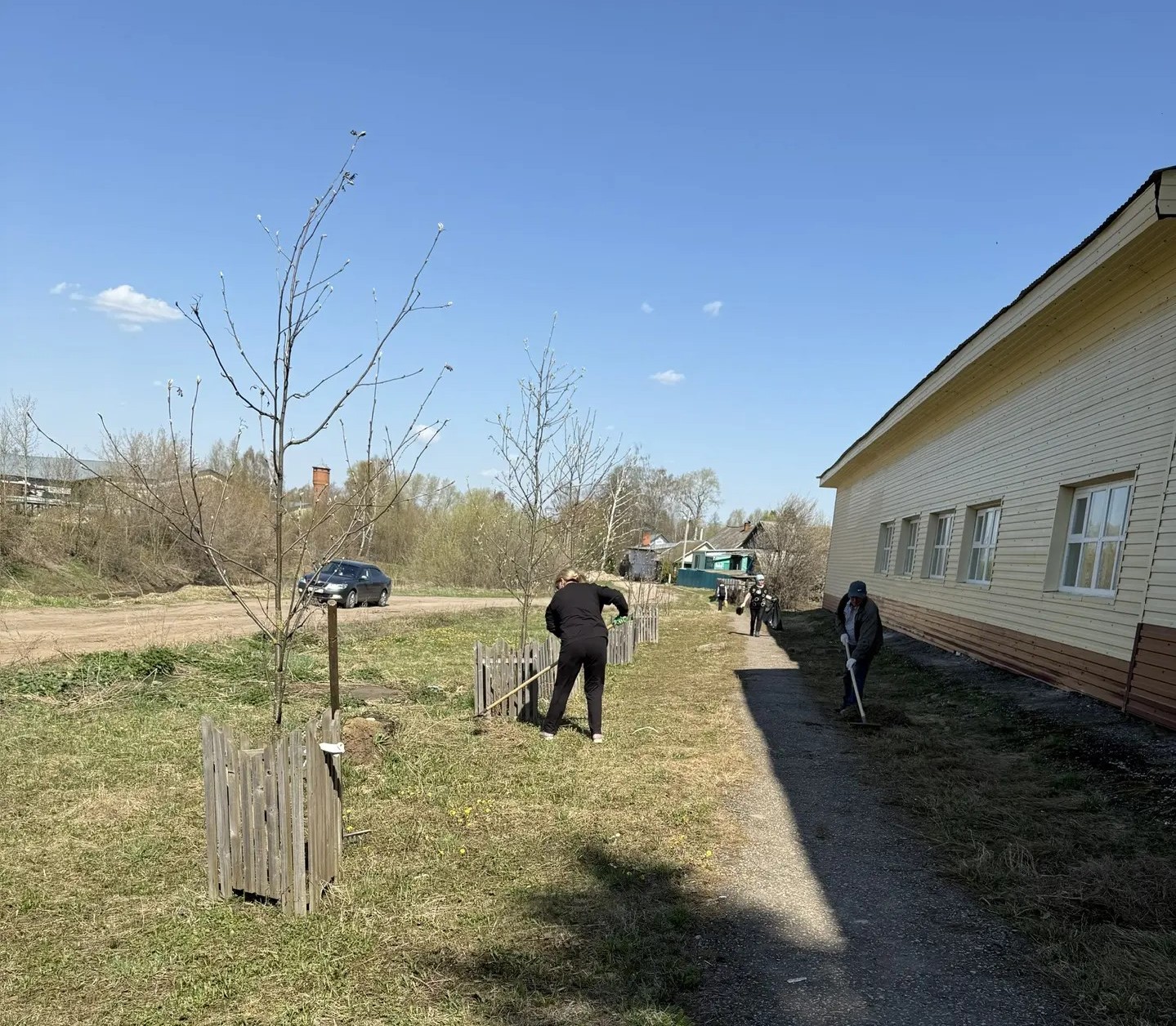 5 и 8 мая работники СВТС приняли участие в субботнике по очистке прилегающей к зданию территории. 5 и 8 мая работники СВТС приняли участие в субботнике по очистке прилегающей к зданию территории.